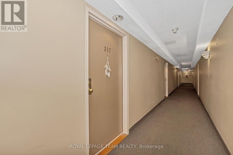 28418448/307-202-hinchey-avenue/mechanicsville/ottawa/ontario/K1Y1L7_19