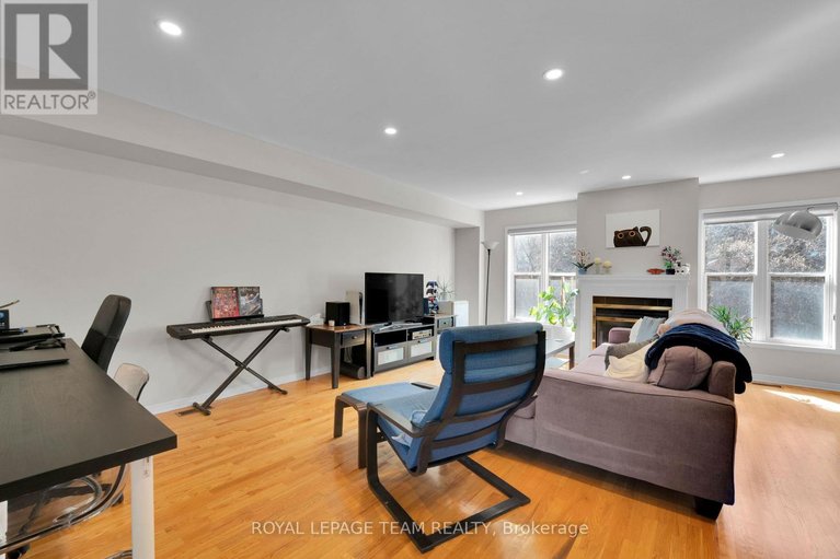 29665659/211-westvalley-private/brookfield-gardens/ottawa/ontario/K1V2B3_9