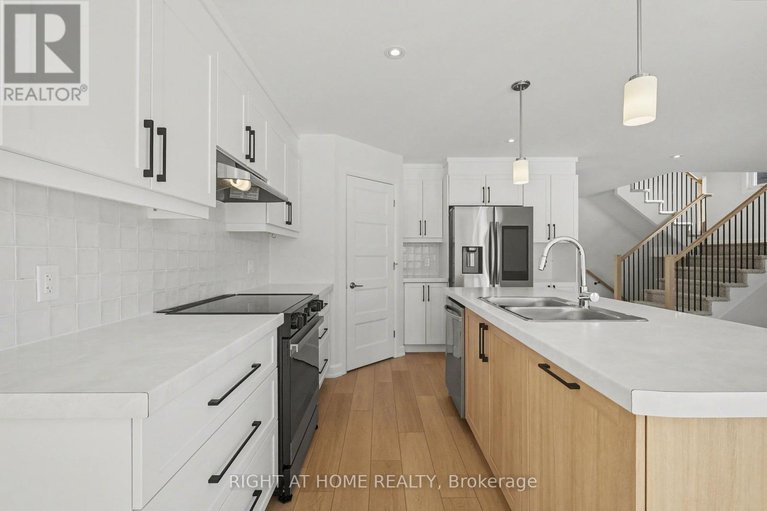 29439630/429-aurora-street/russell-twp/russell/ontario/K4R0L3_12