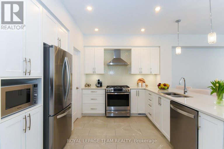 29666466/725-capricorn-circle/riverside-southgloucester-glen/ottawa/ontario/K4M0J4_16