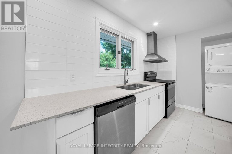 28649206/18-sullivan-avenue/meadowlandscrestview/ottawa/ontario/K2G1T3_16