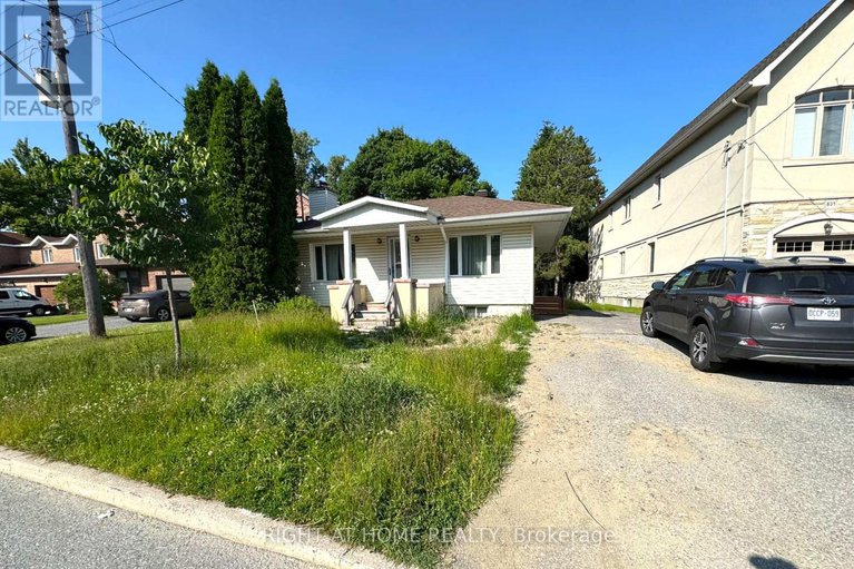 28472133/827-riddell-avenue-n/mckellar-heightsglabar-park/ottawa/ontario/K2A2V8_1