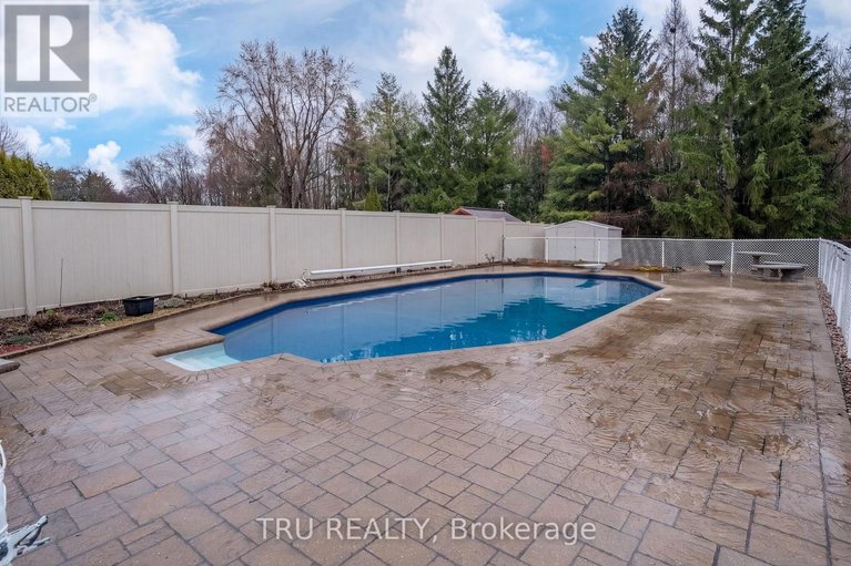 29611395/256-hoylake-crescent/bilberry-creekqueenswood-heights/ottawa/ontario/K1E2M8_39