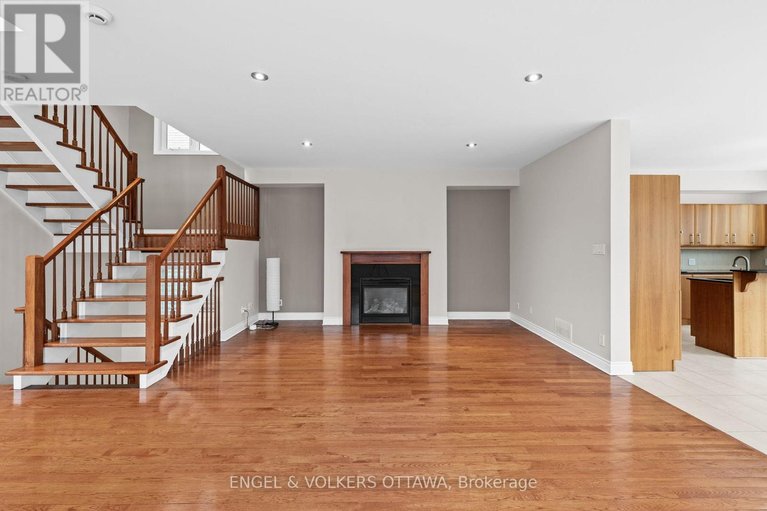 29614138/249-atlantis-avenue/westboro-west/ottawa/ontario/K2A1X9_5