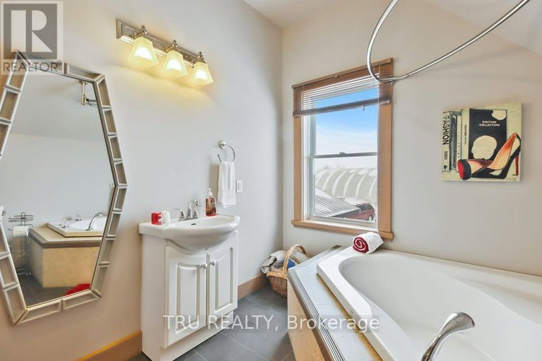 29064550/13109-county-rd-3/north-dundas-winchester-twp/north-dundas/ontario/K0C2K0_16