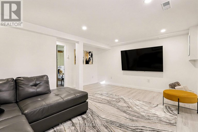 29365343/6861-bilberry-drive/convent-glen-north/ottawa/ontario/K1C2E8_26