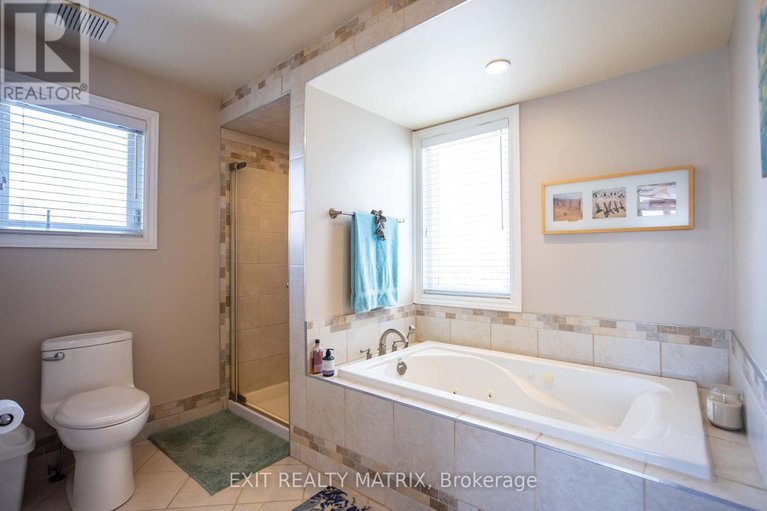 29422357/1879-rosewind-court/chapel-hill/ottawa/ontario/K1C7E3_28