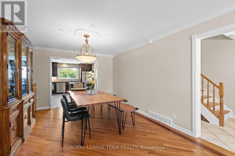 28879068/35-ivylea-street/craig-henrywoodvale/ottawa/ontario/K2G4X1_7