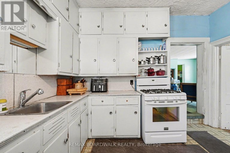 29437063/101-church-street/almonte/mississippi-mills/ontario/K0A1A0_11