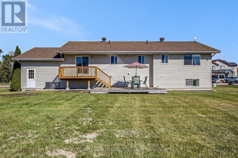 29293895/129-riley-crescent/mcnabbraeside-twps/mcnabbraeside/ontario/K7S0E9_24