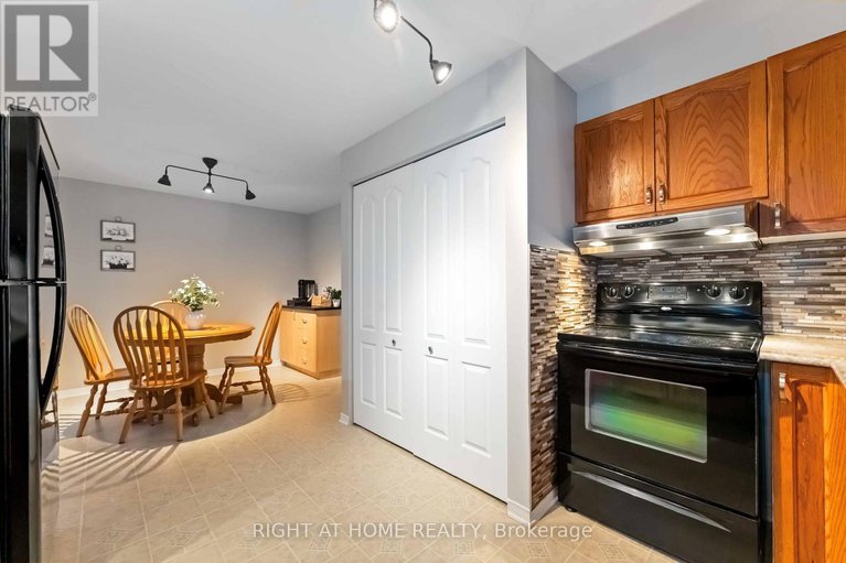 29079290/7-weybridge-drive-s/cedargrovefraserdale/ottawa/ontario/K2J4A1_13