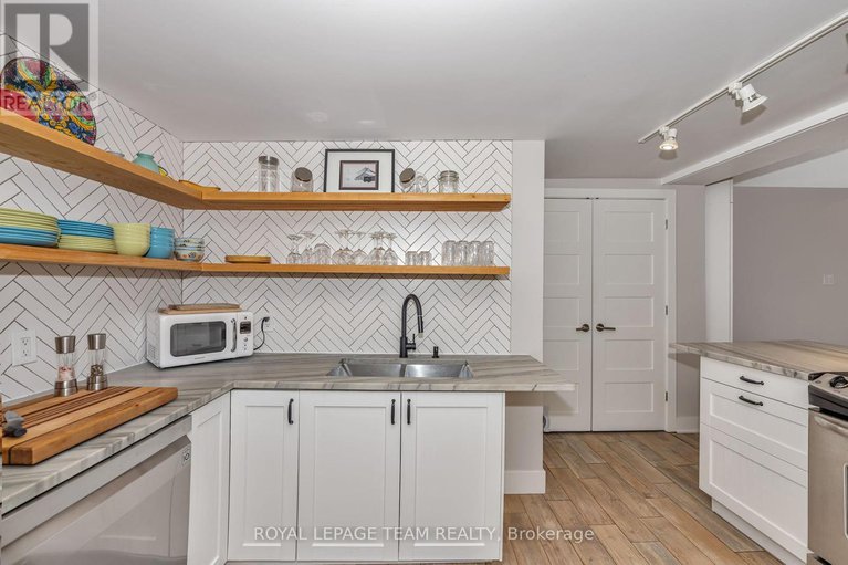28410245/2748-rowatt-street/britannia/ottawa/ontario/K2B6N9_19