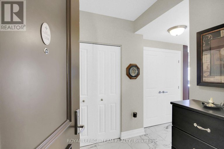 28584984/1104-90-landry-street-w/vanier/ottawa/ontario/K1L0A9_35