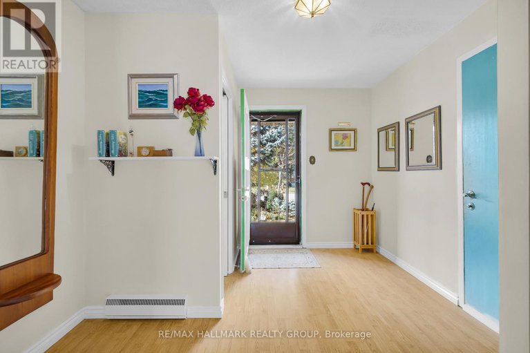 29126204/10-black-forest-lane/arbeatha-park/ottawa/ontario/K2H5C8_5