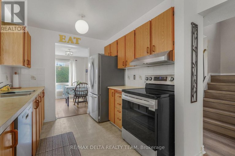 29677922/6043-valley-field-crescent/chapel-hill/ottawa/ontario/K1C5P2_15