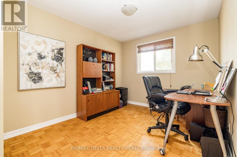 28889907/334-omer-lacasse-avenue/queenswood-heights-south/ottawa/ontario/K1E2X8_18
