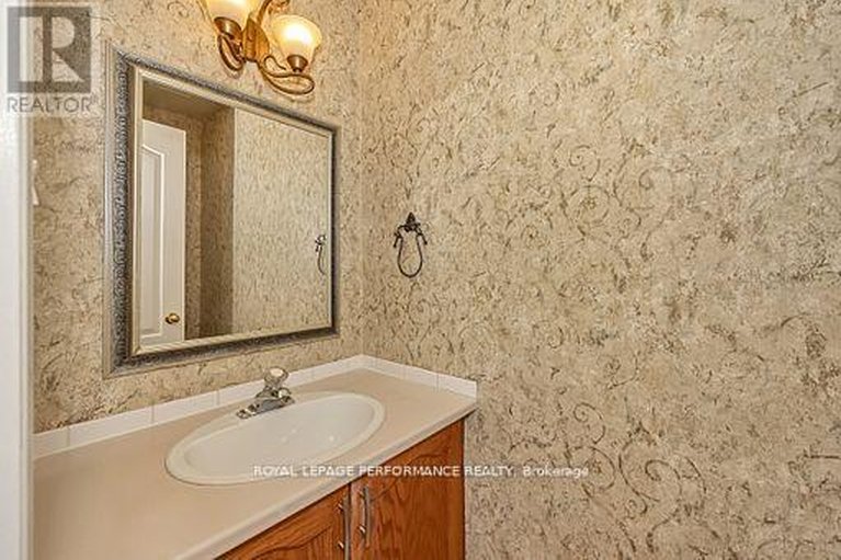 29657437/2023-rolling-brook-drive/orleans-village/ottawa/ontario/K1W1C9_15