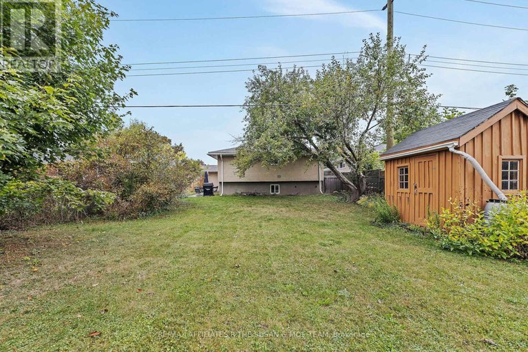 28906635/596-dickinson-avenue/riverside-park-south/ottawa/ontario/K1V7J4_31