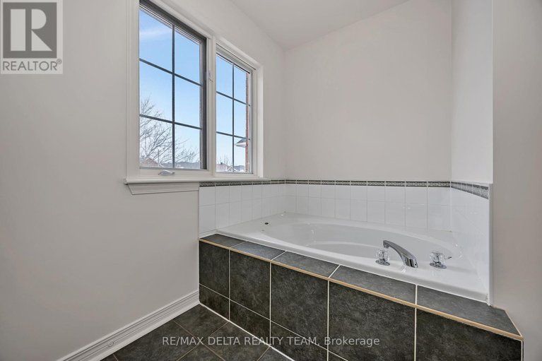 29647825/2164-sojourn-street/notting-hillsummerside/ottawa/ontario/K4A4E2_21