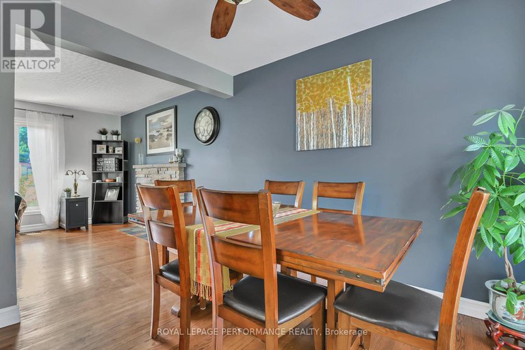 28625415/2117-valley-drive/elmvale-acresurbandale/ottawa/ontario/K1G2P6_12