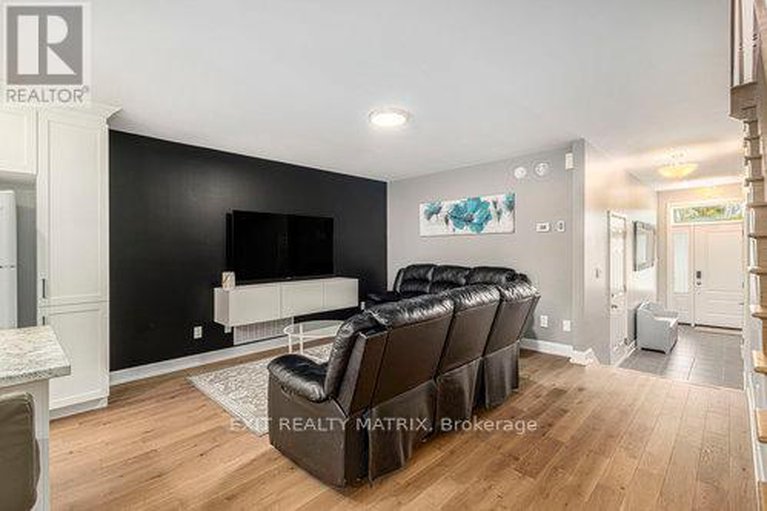 28820209/401-voyageur-place/embrun/russell/ontario/K0A1W1_4