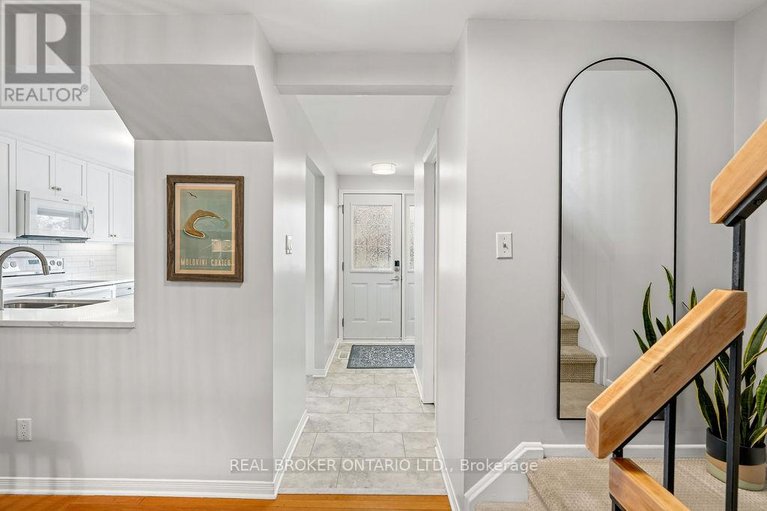 29633974/1095-avignon-court/orleans-wood/ottawa/ontario/K1C2M2_3