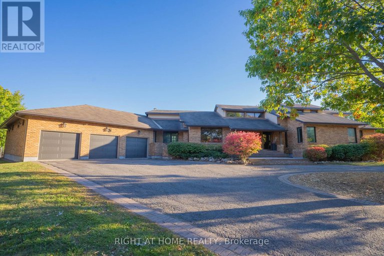 29001389/5-burnt-tree-court/cedar-hillorchard-estates/ottawa/ontario/K2R1B8_1