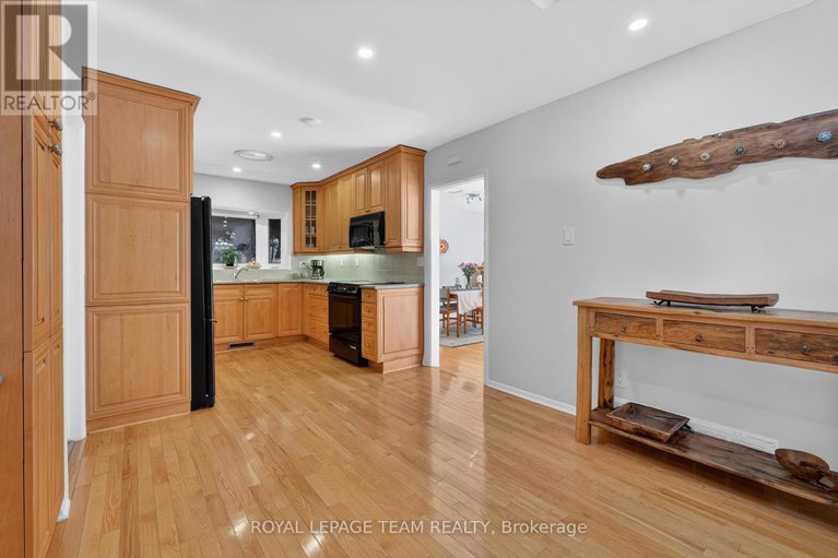 29400979/28-tiffany-crescent/beaverbrook/ottawa/ontario/K2K1W2_17