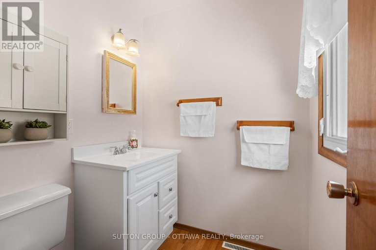 28296607/6489-rideau-valley-drive-n/manotick-south-to-roger-stevens/ottawa/ontario/K4M1B3_10