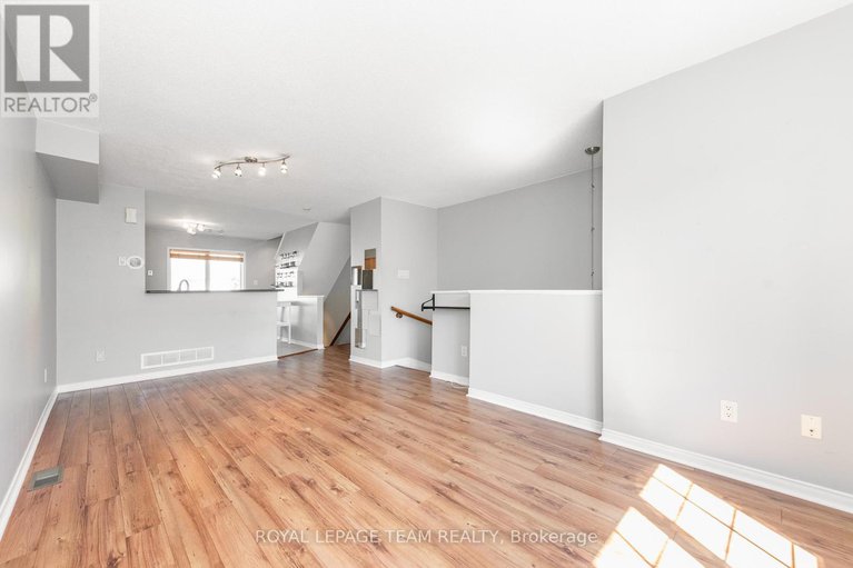 28579024/40-manhattan-crescent-s/central-park/ottawa/ontario/K2C4B5_6