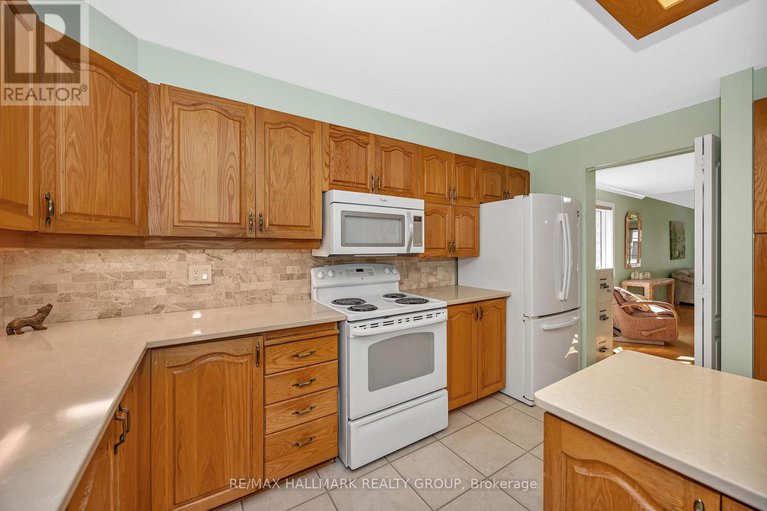 28845636/1725-autumn-ridge-drive/chapel-hill/ottawa/ontario/K1C6Z1_13