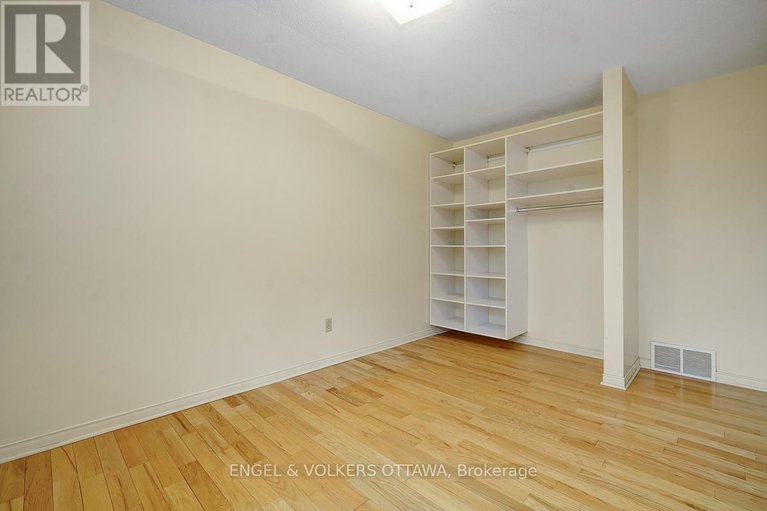 29078631/68-1947-stonehenge-crescent/pineview/ottawa/ontario/K1B4N7_21