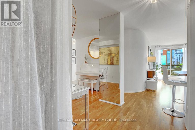 29462515/504-222-guigues-avenue/lower-townbyward-market/ottawa/ontario/K1N5J2_7