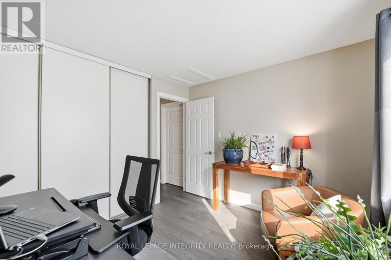 29381594/1456-michaelsem-street/chateauneuf/ottawa/ontario/K1C7C3_31