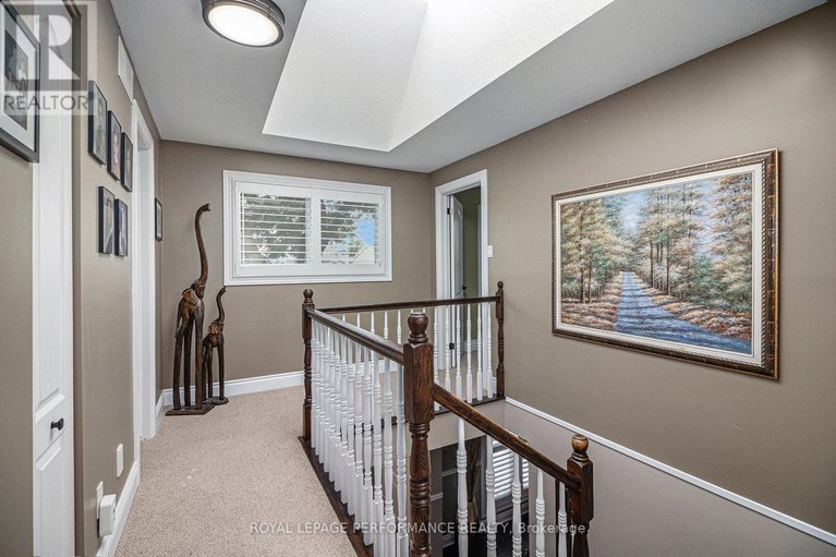 29629038/653-thicket-way/fallingbrookgardenway-south/ottawa/ontario/K4A3A7_23