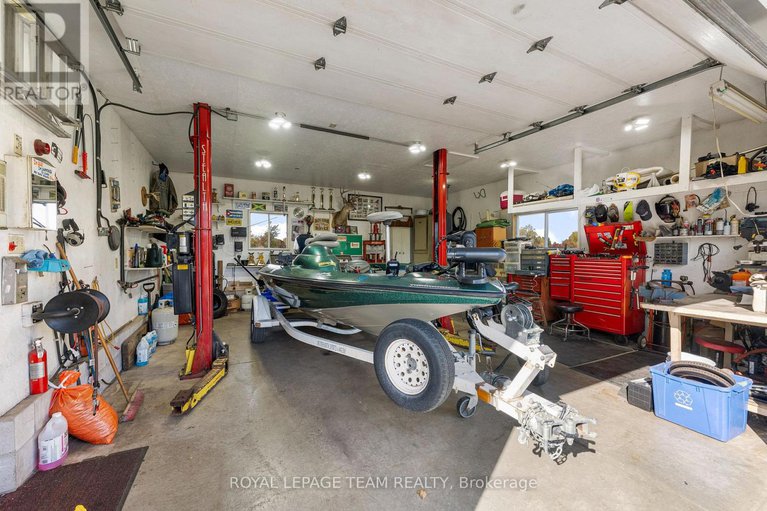 29009688/1059-flynn-avenue/kinburn/ottawa/ontario/K7S3G7_31
