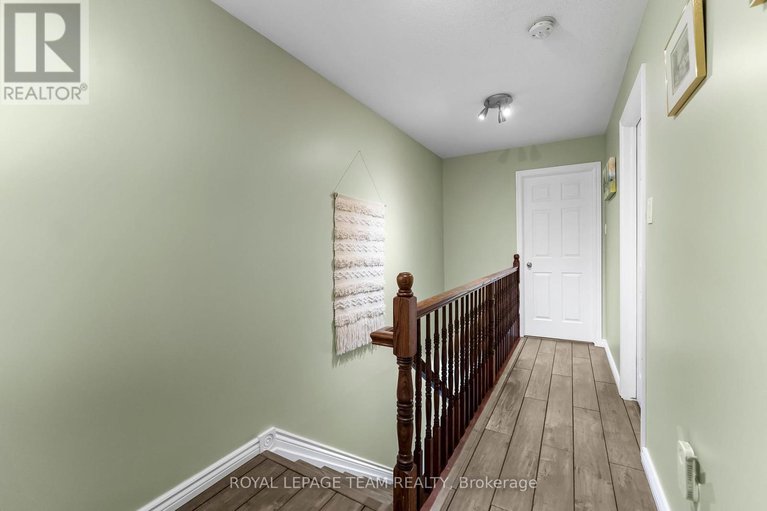 28888816/368-crownridge-drive/emerald-meadowstrailwest/ottawa/ontario/K2M3A4_20