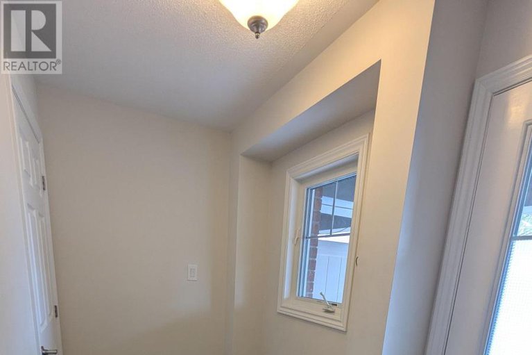 29049854/582-meadowcreek-circle/emerald-meadowstrailwest/ottawa/ontario/K2M0J8_7