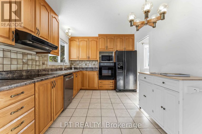 29367763/1471-northdale-street/pineview/ottawa/ontario/K1B4G7_7