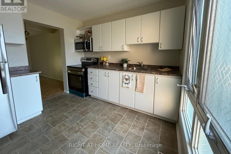 28527165/6261-castille-court/convent-glen-south/ottawa/ontario/K1C1X4_4