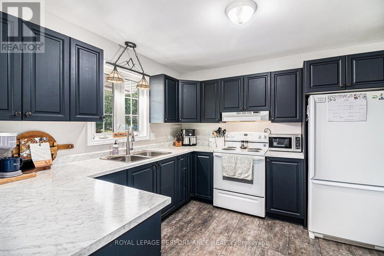 28804452/66-front-street/finch/north-stormont/ontario/K0C1K0_14