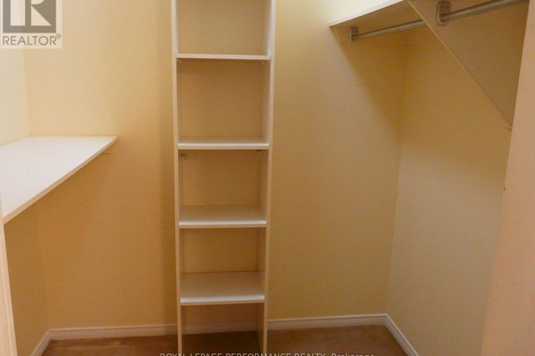 29043217/1172-foxborough-private/beaconwood/ottawa/ontario/K1J1E2_21