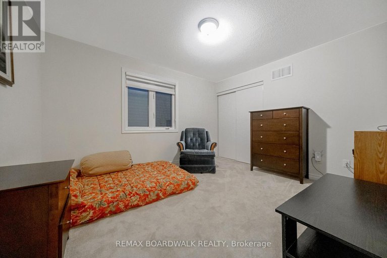 29599853/161-flowing-creek-circle/emerald-meadowstrailwest/ottawa/ontario/K2M0K2_27