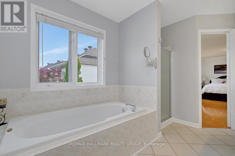 28411639/6-stonepointe-avenue/barrhaven-east/ottawa/ontario/K2G6G3_36