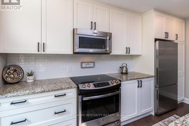28423046/102-305-elizabeth-cosgrove-private/mer-bleuebradley-estatesanderson-park/ottawa/ontario/K1W0K6_17