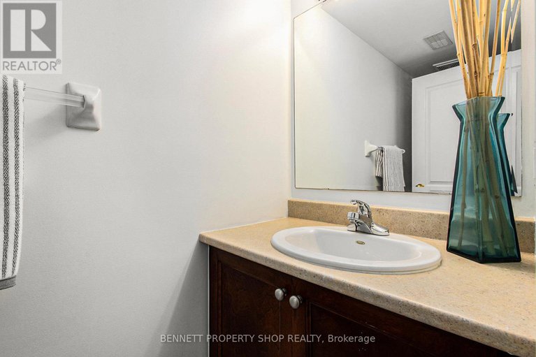 28650967/508-pepperville-crescent/emerald-meadowstrailwest/ottawa/ontario/K2M0E3_20