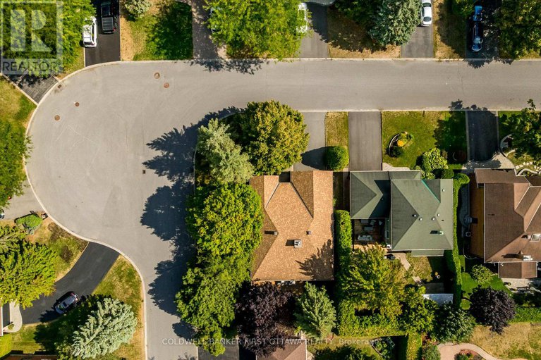 28819605/9-lone-meadow-trail/stittsville-central/ottawa/ontario/K2S1C9_34