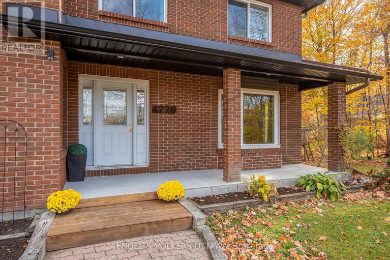 29015610/4720-whispering-willow-drive/sarsfieldbearbrook/ottawa/ontario/K4B1J1_3