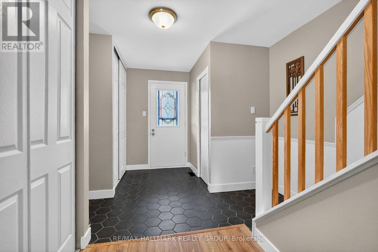 29379154/12-black-forest-lane/arbeatha-park/ottawa/ontario/K2H5C8_4