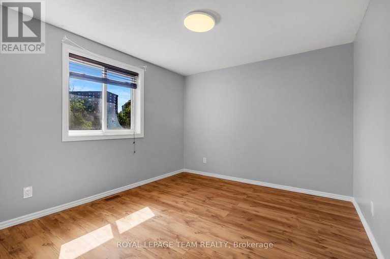 28982327/2-brookhaven-court/leslie-park/ottawa/ontario/K2H9E3_22